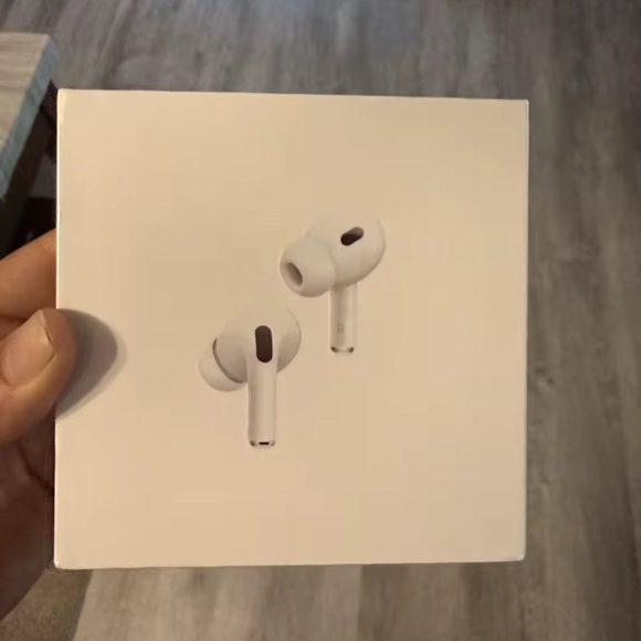 Apple AirPods Pro with White Charging Case